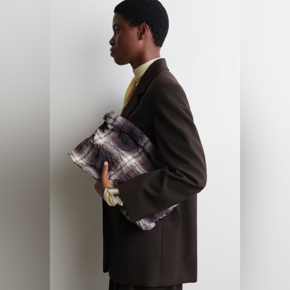 New COS Folded Oversized Crinkled Clutch Bag Burgundy Checked - Picture 3 of 9